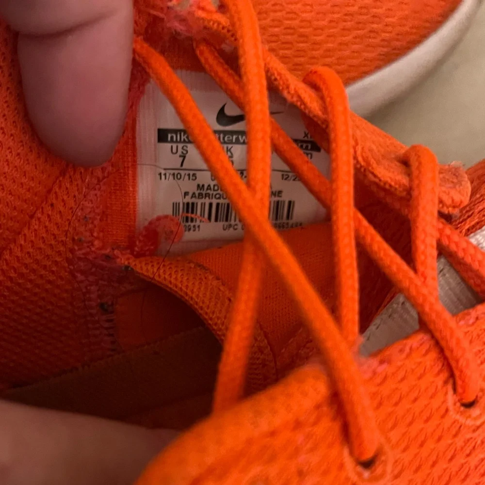 NIKE Roshe Orange Athletic Shoes Women 7